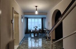 Casa superba 7 camere, 341 mp, zona Dambu