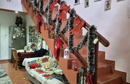 Casa spatioasa cu 5 dormitoare de vanzare in Chetani