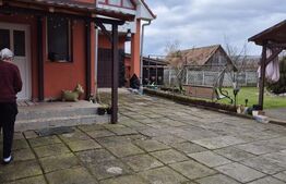 Casa spatioasa cu 5 dormitoare de vanzare in Chetani