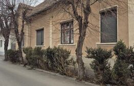 Casa de vanzare, curte comuna cu 1 locatar, 110 mp, zona ultracentrala 