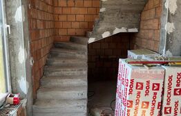 Casa de vanzare, cu 4 camere, 130,80 mp, zona Unirii