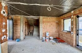 Vila noua de vanzare la intrare in Corunca