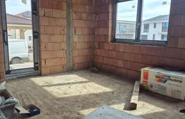 Vila noua de vanzare la intrare in Corunca