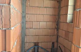 Vila noua de vanzare la intrare in Corunca