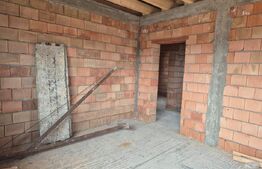 Vila noua de vanzare la intrare in Corunca