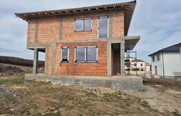 Vila noua de vanzare la intrare in Corunca