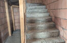 Vila noua de vanzare la intrare in Corunca