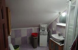 Casa cu 2 apartamente in Livezeni