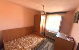 Apartament de vanzare, cu 4 camere, 68 mp, zona Dambu Pietros