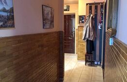 Apartament de vanzare, cu 4 camere, 68 mp, zona Dambu Pietros