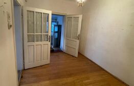 3 apartamente la casa de vanzare, singur in curte, 150 mp, zona centrala