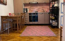 3 apartamente la casa de vanzare, singur in curte, 150 mp, zona centrala