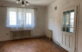 3 apartamente la casa de vanzare, singur in curte, 150 mp, zona centrala