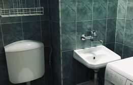 Apartament de vanzare, cu 3 camere, decomandate, 68 mp, zona Pandurilor 