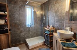 Casa  la Platoul Cornesti cu 12 camere cu Piscina Interioara