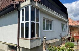 Casă tip duplex, de vanzare, cu 10 camere, 365 mp, zona Libertatii