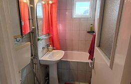 Apartament de vanzare, cu 3 camere, 57 mp, etaj intermediar, zona Dambu Pietros