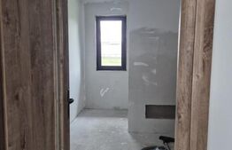 Casa noua cu 4 camere de vanzare in Ernei, 14 ari teren!