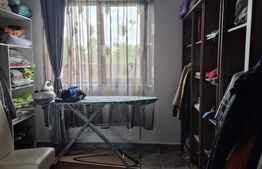 Casă pe un nivel în Ernei – 4 camere, panouri fotovoltaice și teren de 1.390 mp