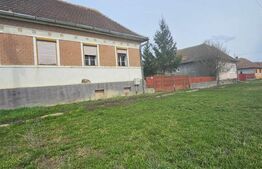Casă bătrânească cu teren generos, în localitatea Dedrad – la 10 km de Reghin