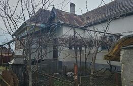 Casă bătrânească cu teren generos, în localitatea Dedrad – la 10 km de Reghin