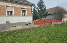 Casă bătrânească cu teren generos, în localitatea Dedrad – la 10 km de Reghin