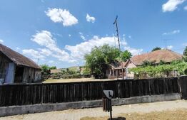 Casa renovabila 2240mp  teren in Raciu
