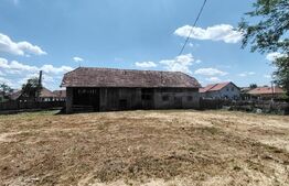 Casa renovabila 2240mp  teren in Raciu