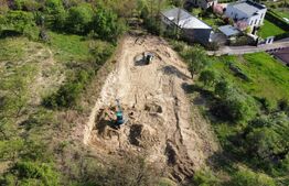 Vând teren 2100 mp, Corunca – zonă superbă cu vedere panoramică!