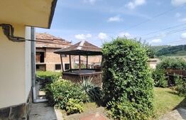 Casă solidă cu pod, foișor și 2 garaje in Tarnaveni