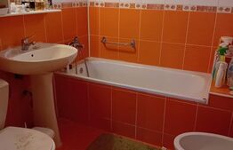 CASA IN CENTRU -REGHIN CU SPATIU COMERCIAL 