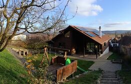 Casa superba cu 15 ari teren situata in Curteni