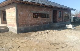 Casă la Roșu – Localitatea Dumbrăvioara, com Ernei