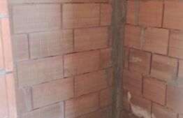 Casă la Roșu – Localitatea Dumbrăvioara, com Ernei