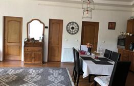 Casă de vânzare – 450 mp teren, zonă centrală și liniștită