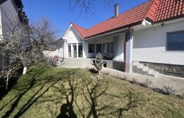 Casă de vânzare – 450 mp teren, zonă centrală și liniștită