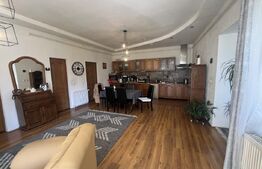 Casă de vânzare – 450 mp teren, zonă centrală și liniștită