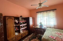 Casă de vânzare, Curteni