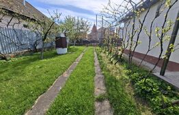 Teren cu casa de vanzare, 106 mp, zona Ungheni