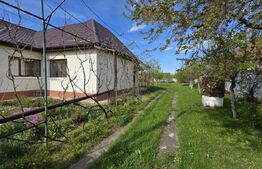 Teren cu casa de vanzare, 106 mp, zona Ungheni