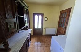 Teren cu casa de vanzare, 106 mp, zona Ungheni