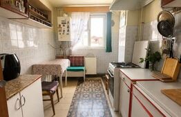 Apartament 3 camere de vânzare, 65 mp, zonă Centrală