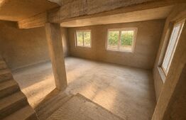 Casa la rosu de vânzare, zona Livezeni
