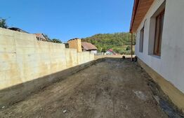 Casă nouă, 112 mp, panouri fotovoltaice, încălzire în pardoseală, zona Sarmasu
