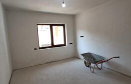 Casă nouă, 112 mp, panouri fotovoltaice, încălzire în pardoseală, zona Sarmasu