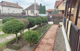 Casă cu 2 camere, 70 mp, Curte Comuna, zona Ernei 