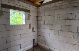 Casă trei camere de vânzare, 111 mp, zona Suseni