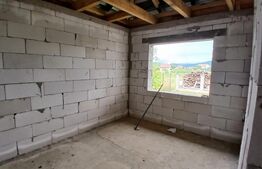 Casă trei camere de vânzare, 111 mp, zona Suseni