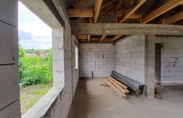 Casă trei camere de vânzare, 111 mp, zona Suseni