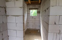 Casă trei camere de vânzare, 111 mp, zona Suseni